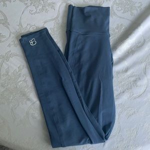 Small bombshell curves leggings